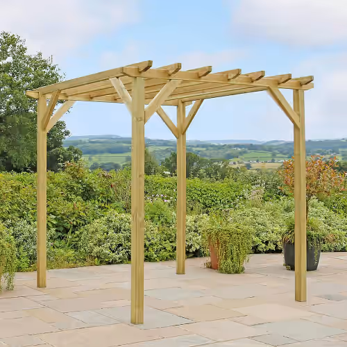 Pergola telített fából kertben