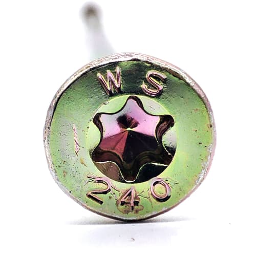 Ácsszerkezeti csavar süllyesztett feje látszik a képen a torx menettel, Ácsszerkezeti csavar süllyesztett feje látszik alulról