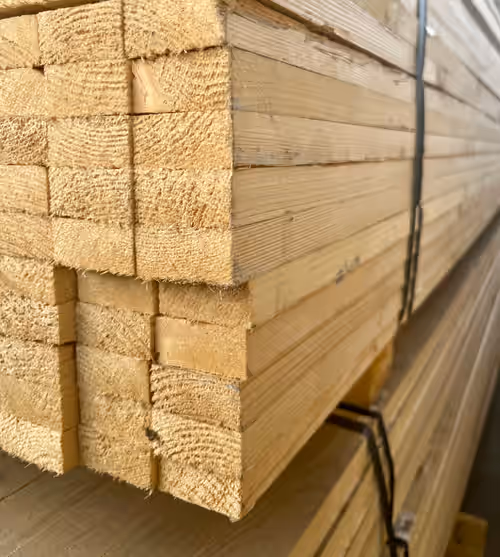 Egalizált cserépléc 23×48 mm, 4 m – műszárított, kötegelt, csomagolt kiszerelés oldalnézetből