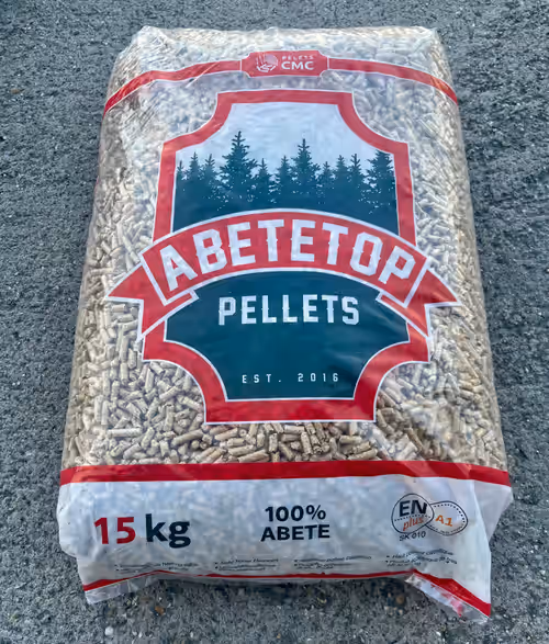 Fenyő pellet – 15 kg zsákos kiszerelés eleje