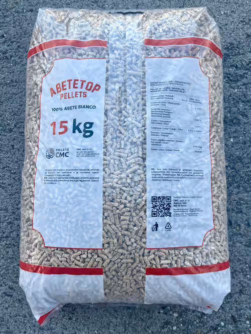 Fenyő pellet – 15 kg zsákos kiszerelés hatulja