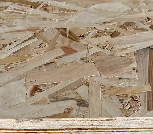 Egy darab 8 mm vastag OSB lap oldalnézeti fotója – 1250×2500 mm tábla részlete