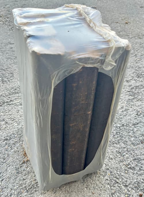 Pini-Kay keményfa brikett I. osztály – 10 kg-os csomag, 12 darab keményfa brikett