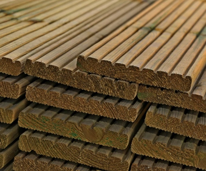 Telített bordázott deszka 28×140 mm